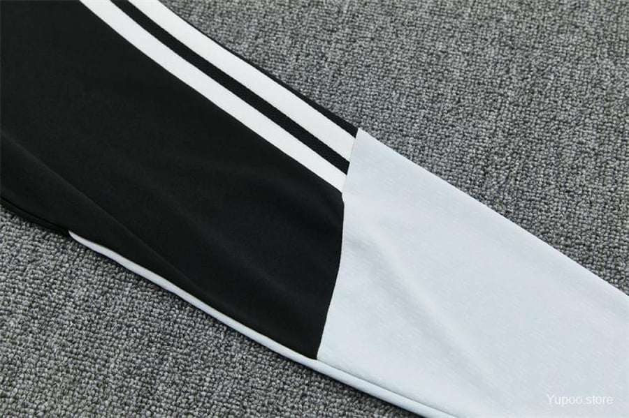 طقم تدريب شتوي منتخب اسبانيا 2026-2027 اسود