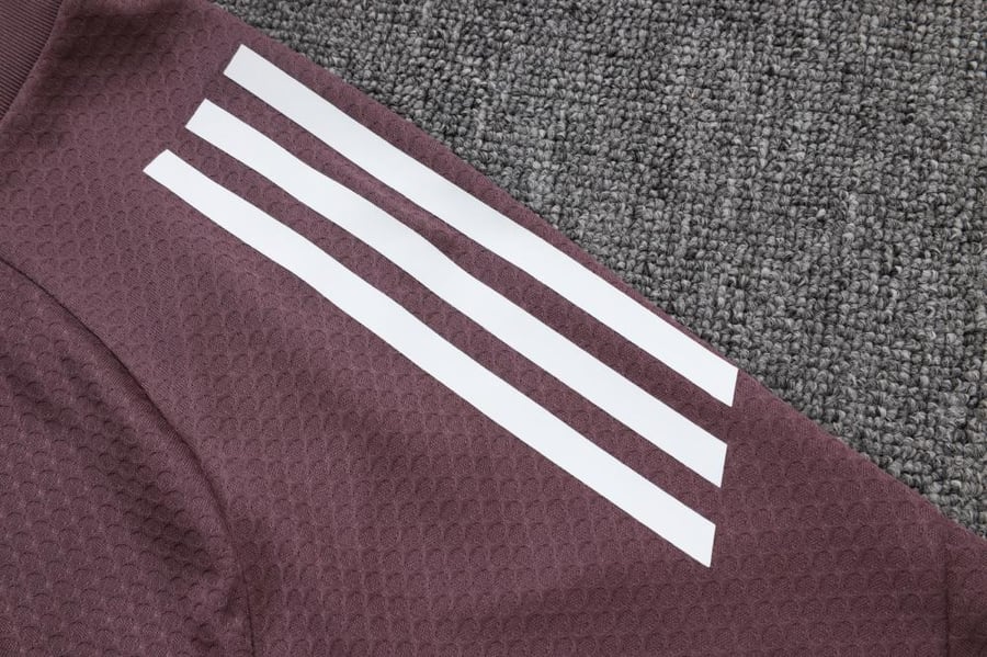 Manchester United 2025-2026 summer training set maroon
