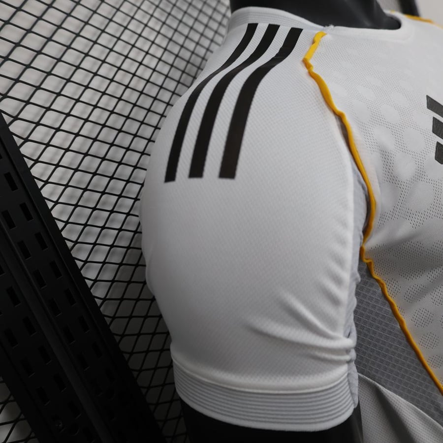 طقم ريال مدريد الاساسي 2025-2026