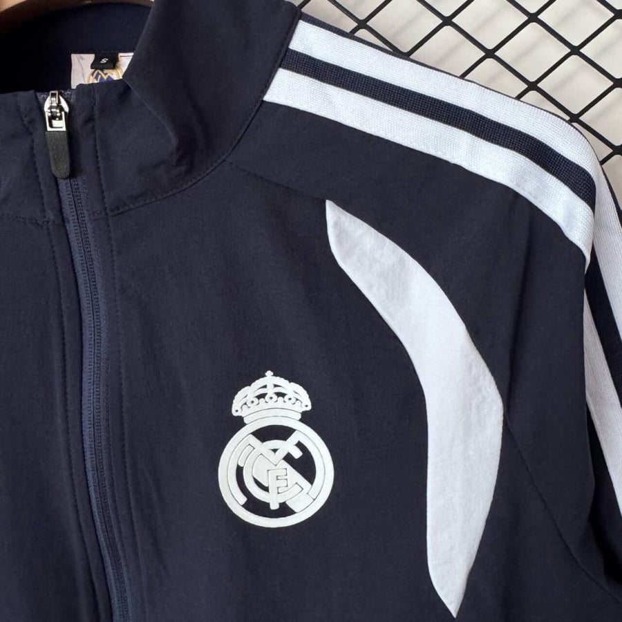طقم تدريب شتوي ريال مدريد 2026-2027 ضد الماء اسود