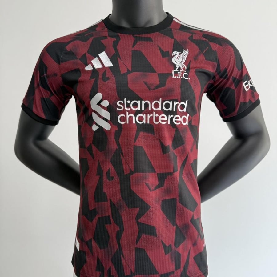 طقم ليفربول الثالث 2026-2027