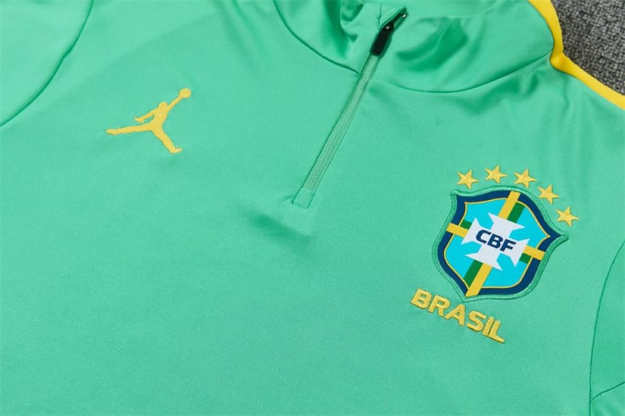 طقم تدريب شتوي منتخب البرازيل 2026-2027 اخضر