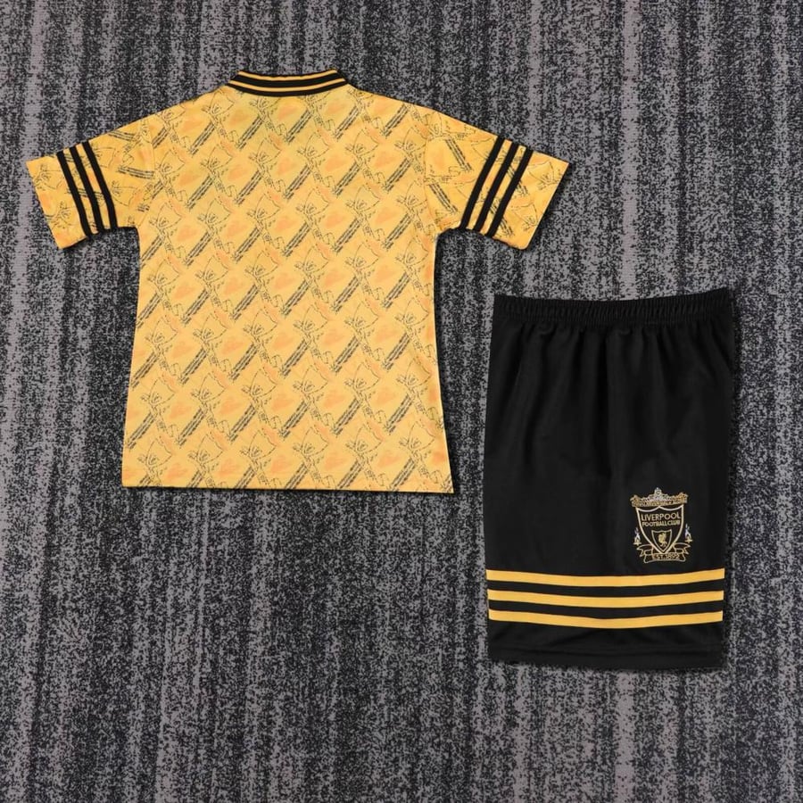 طقم ليفربول موسم 1994-1996 اطفال