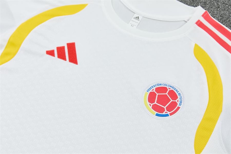 طقم تدريب صيفي منتخب كولمبيا 2026-2027 ابيض