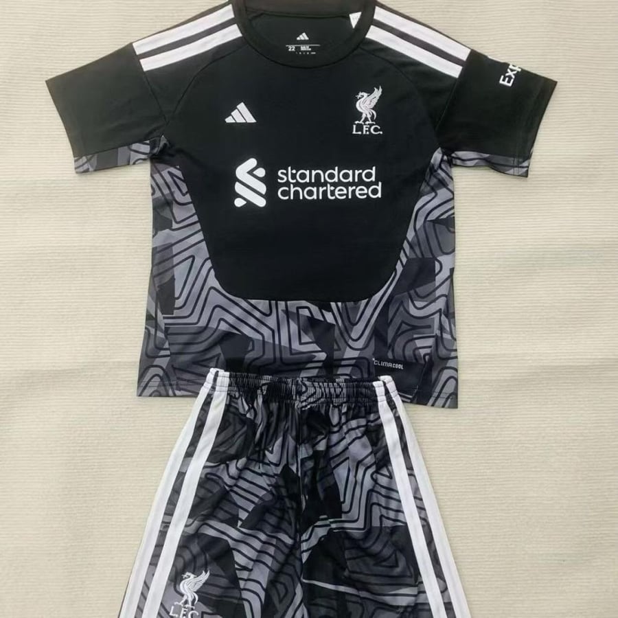 طقم ليفربول حارس مرمى 2026-2027 اسود