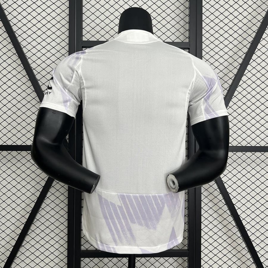 طقم مانشستر يونايتد الاحتياطي 2025-2026