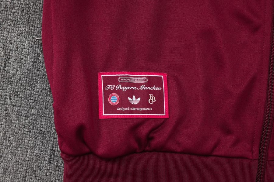 Winter training set Bayern Munich 2025-2026 white full zipper