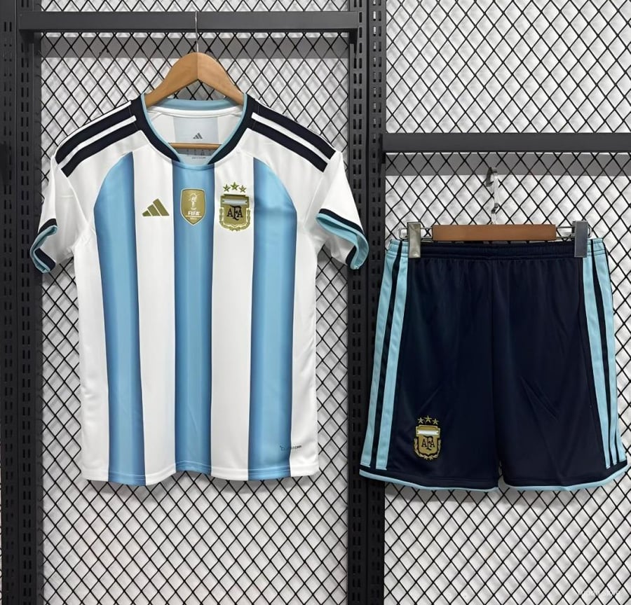 طقم منتخب الارجنتين الاساسي 2025-2026 اطفال