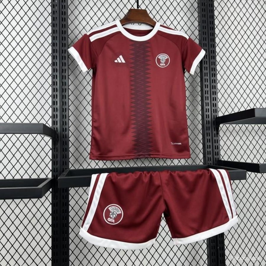 طقم منتخب قطر الاساسي 2025-2026 اطفال