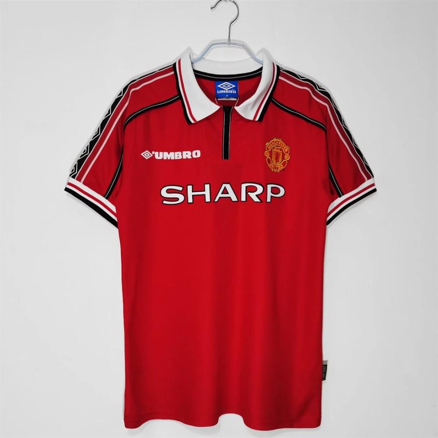 Manchester United team 1998-1999 season red