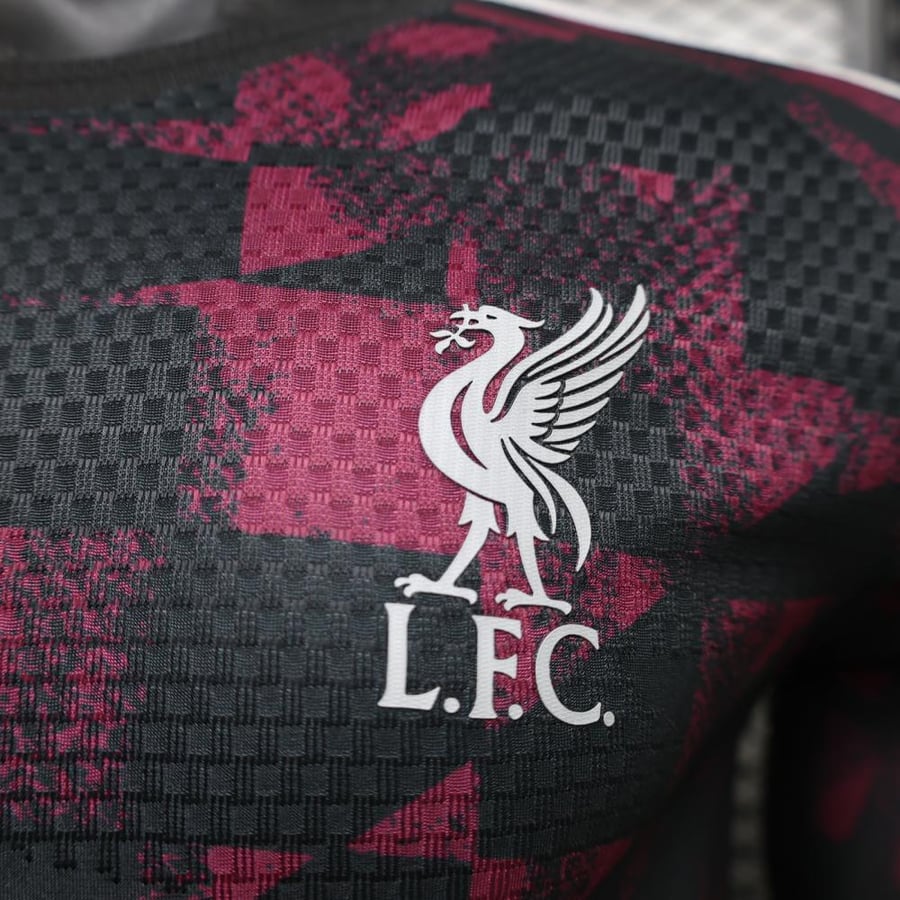 طقم ليفربول الثالث 2026-2027 كم طويل