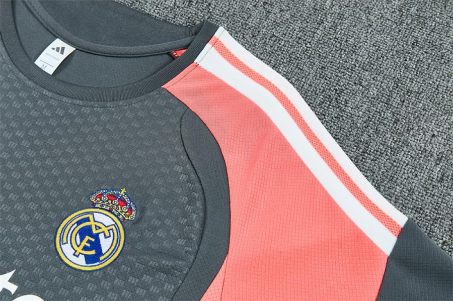طقم تدريب صيفي ريال مدريد 2026-2027 رمادي