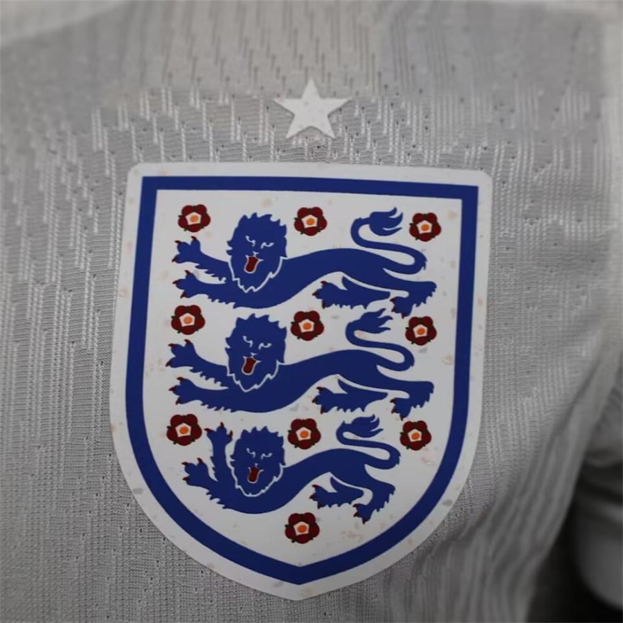 طقم منتخب انجلترا الاساسي 2023-2024