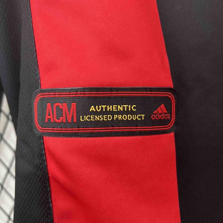 Milan kit for the 2000-2001 season, red