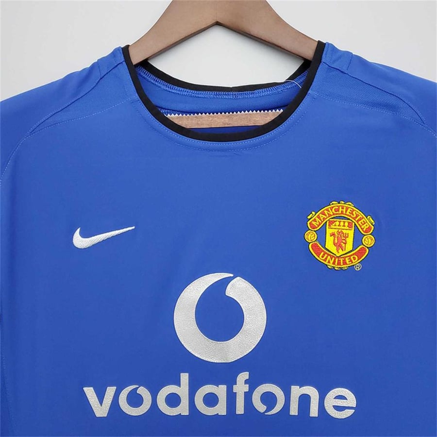 Manchester United kit 2002-2004 season blue