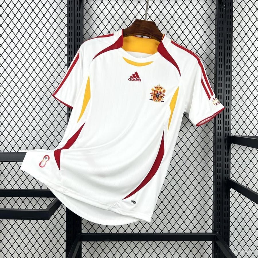 طقم منتخب اسبانيا موسم 2006 ابيض