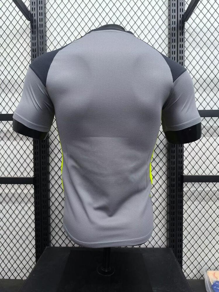 Manchester United goalkeeper kit 2025-2026