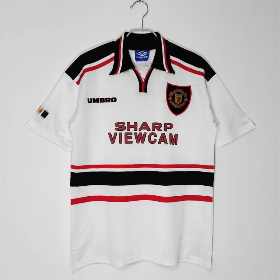 Manchester United kit for the 1998-1999 season, white