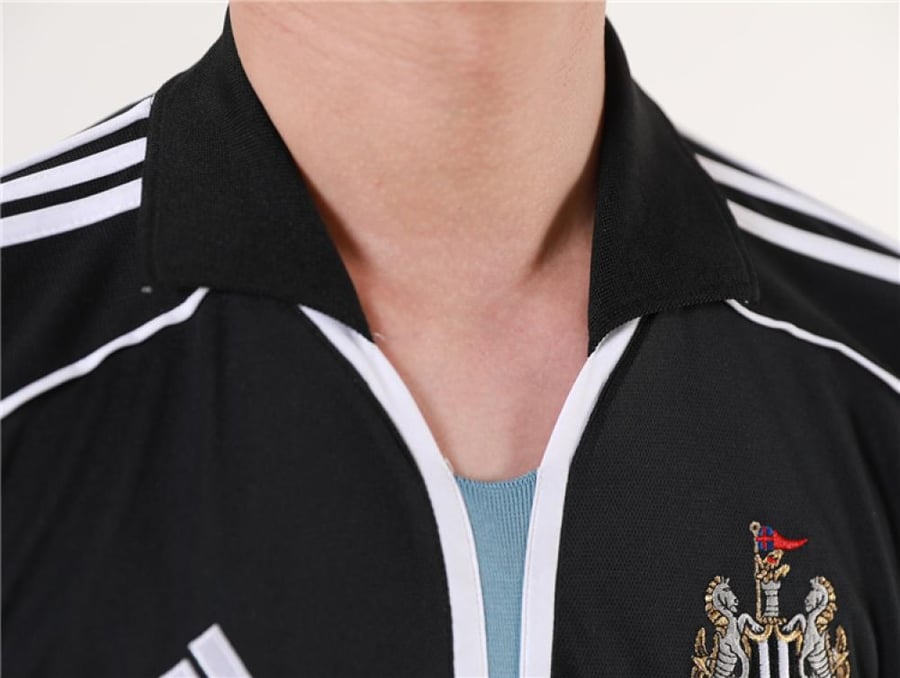 Newcastle United kit for the 2000-2001 season, black