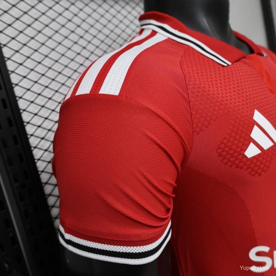 Manchester United main kit 2026-2027