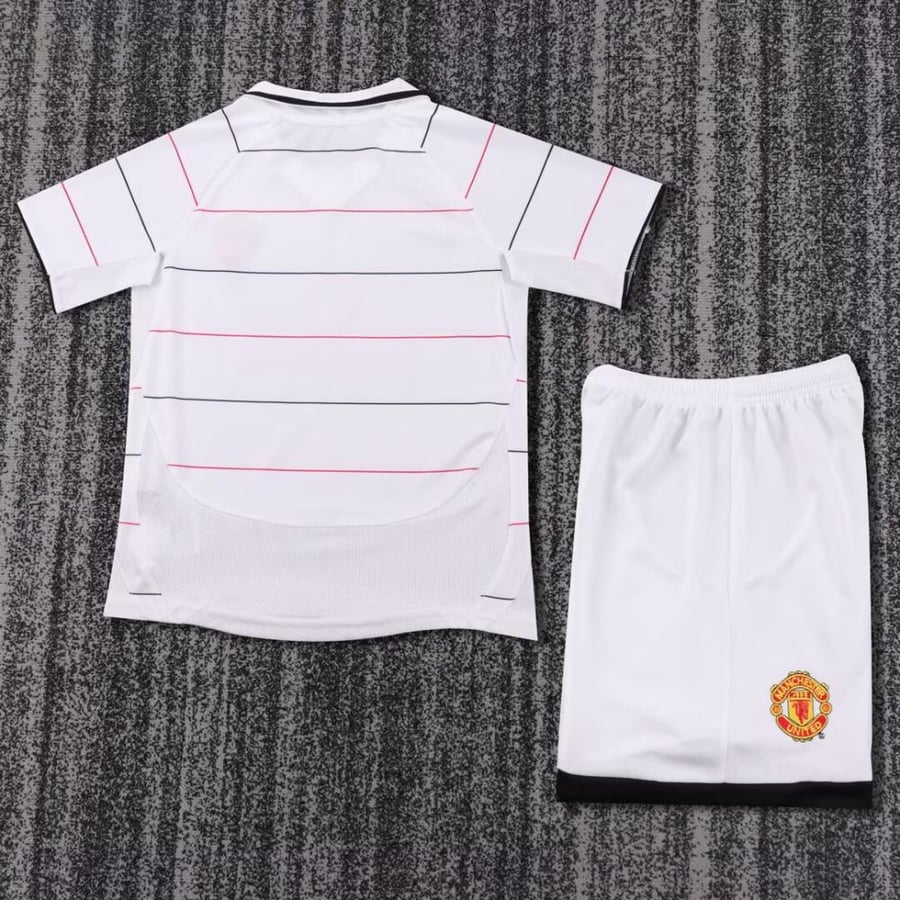 Manchester United set for the 2003-2005 season, children (white)