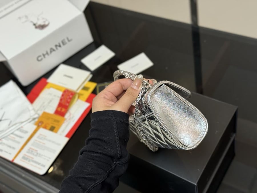 شنطه شانيل سلفر  - CHANEL  فضي