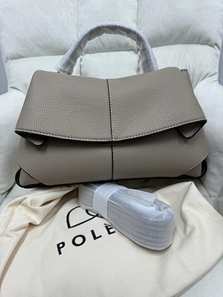 ( بولين  )  Polene