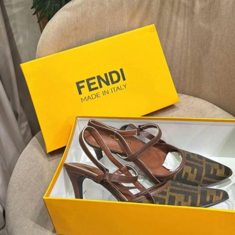طقم فندي حقيبة + كعب ( اسبريسو داكن ) مع  الملحقات /Fendi package