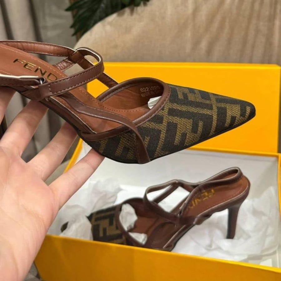 طقم فندي حقيبة + كعب ( اسبريسو داكن ) مع  الملحقات /Fendi package