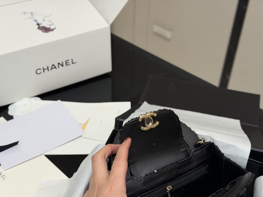 شنطة شانيل كوكو سيكوينز كيلي - CHANEL اسود
