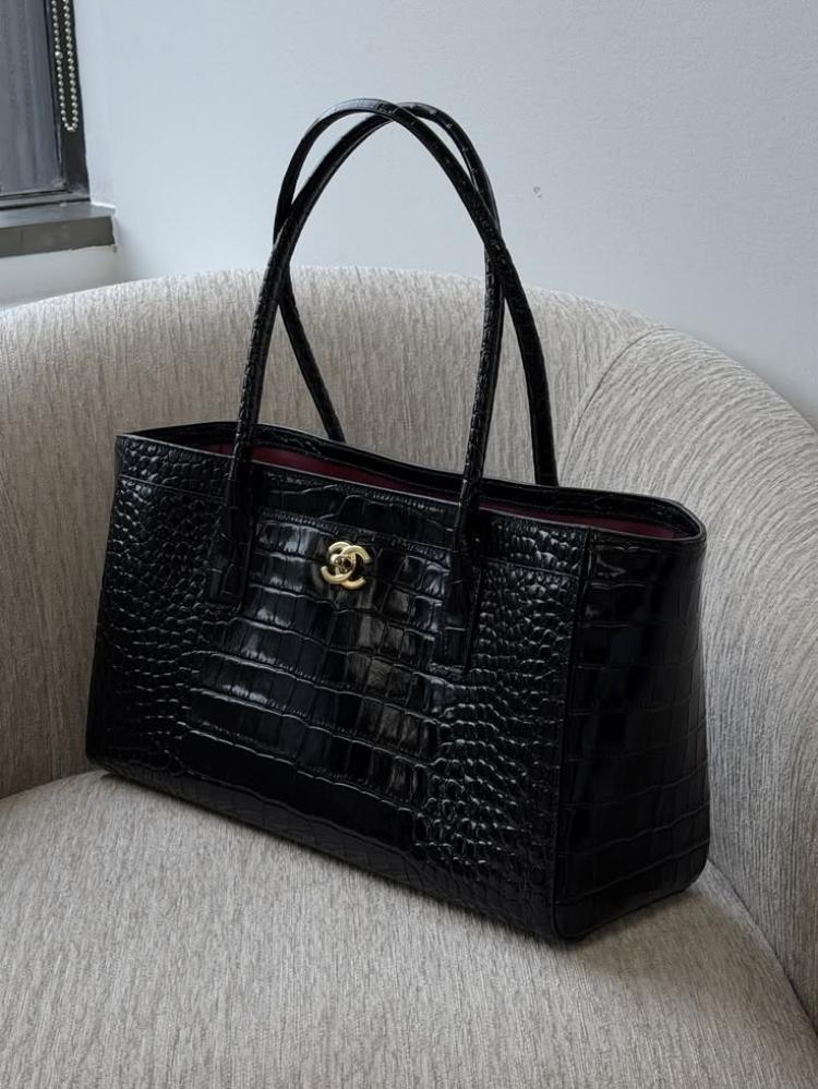 Chanel black croc tote original quality تسليم فوري
