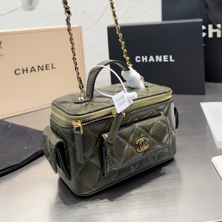 Chanel cargo vanity