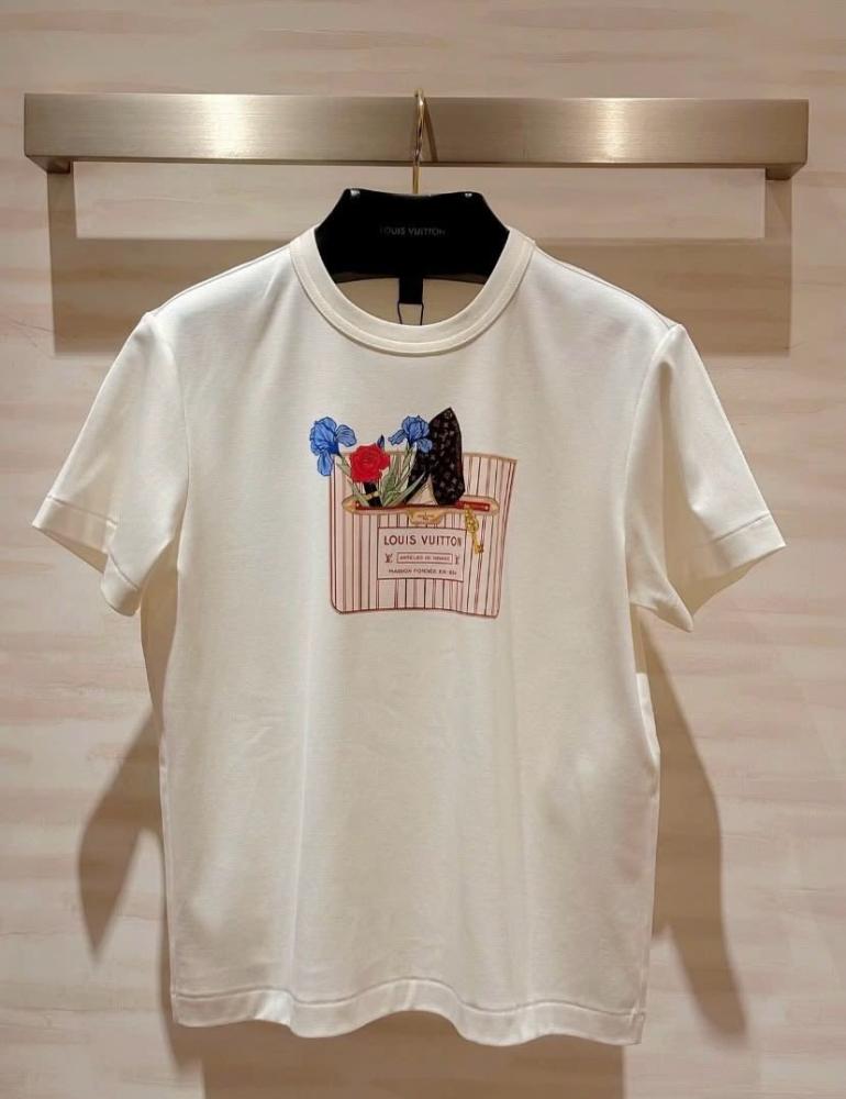 Lv tshirt size M-L تسليم فوري