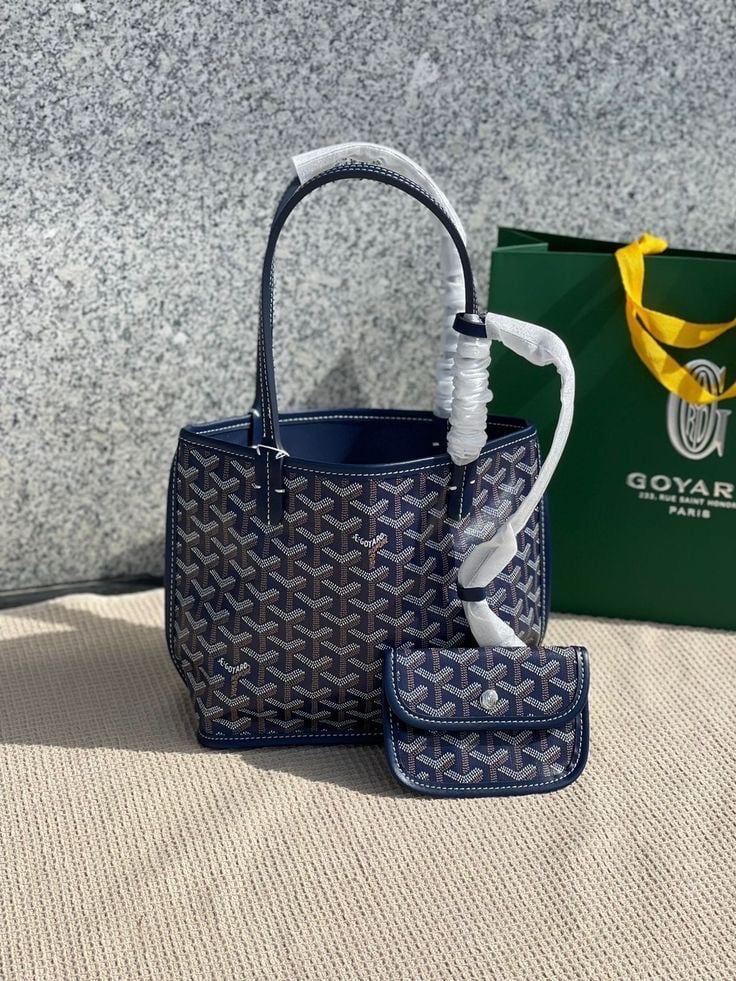 Goyard blue mini anjou تسليم فوري