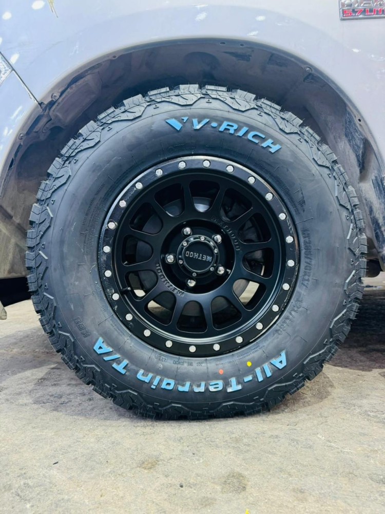 275/70/17 V .RICH
