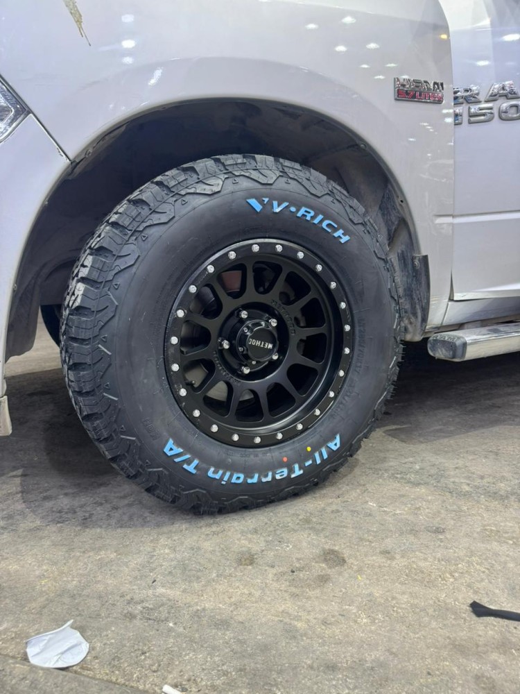 275/70/17 V .RICH