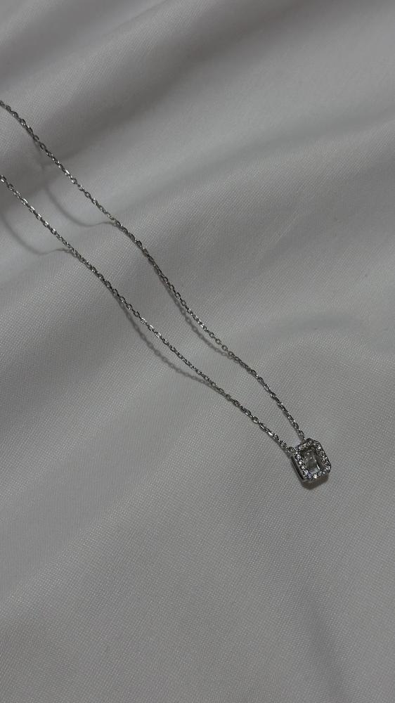 White necklace