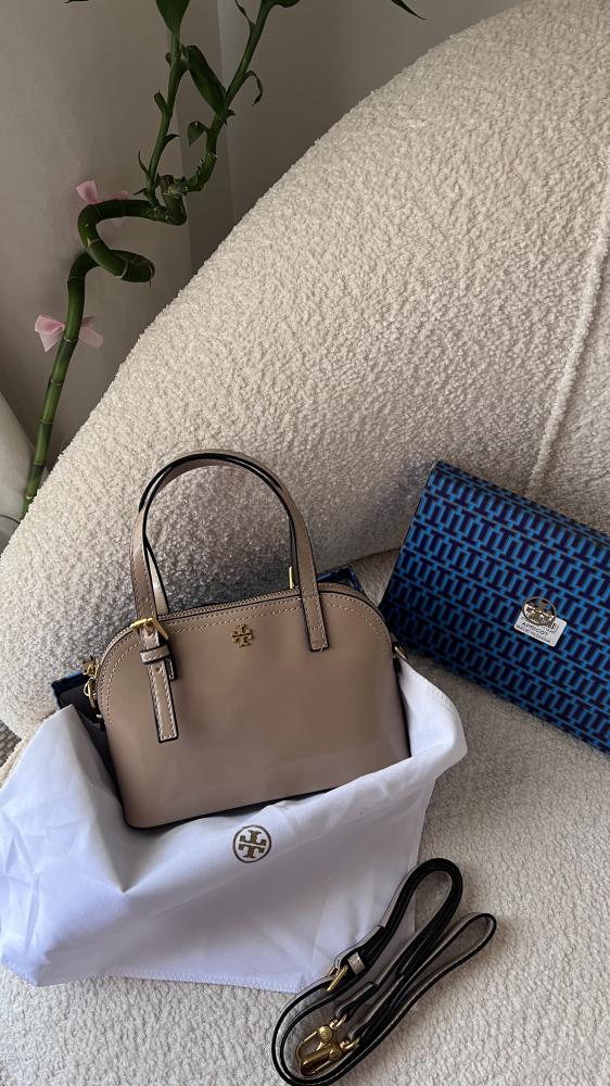 Shiny beige bag