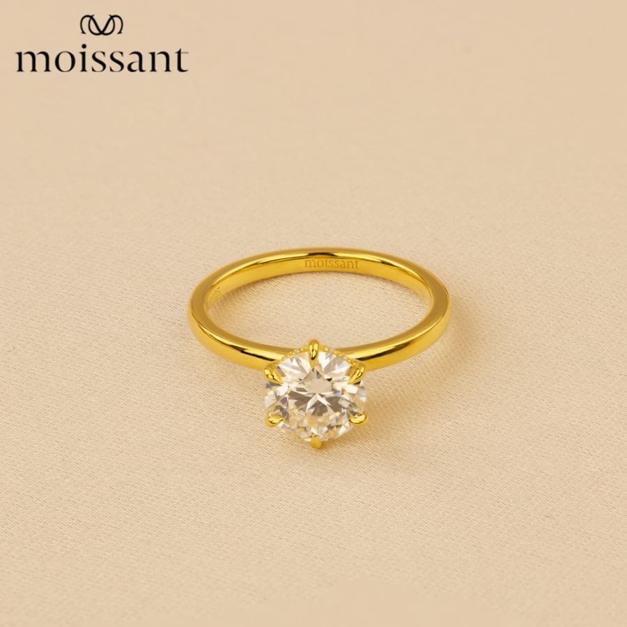 خاتم 1.55 قيراط Round solitaire with hidden halo مع 12 حجر جانبي