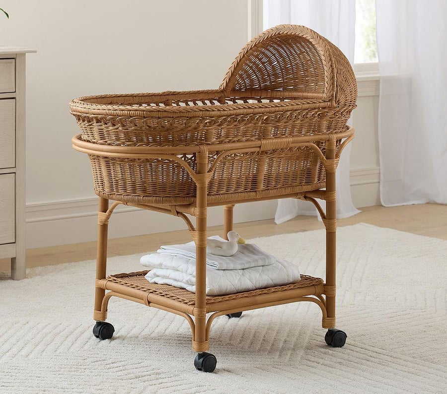 سرير أطفال اللون البني - Bassinet