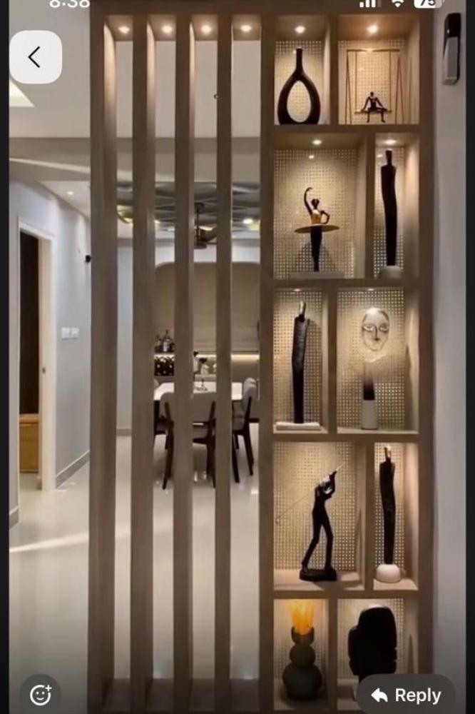 بارتشن خشب قشره سنديان مقاس ٢،٢٠*٢،٩٧ مع خلفية راتان مع اناره ٤٥٠٠ كيلفن