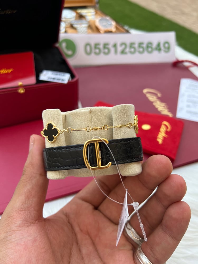 ساعة كارتير نسائي معا اسواره مجانيهCartier