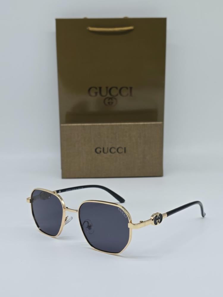 نظارة Gucci مربعة كلاسيكية