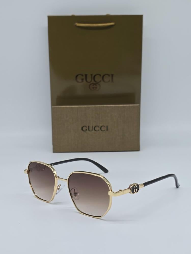 نظارة Gucci مربعة كلاسيكية
