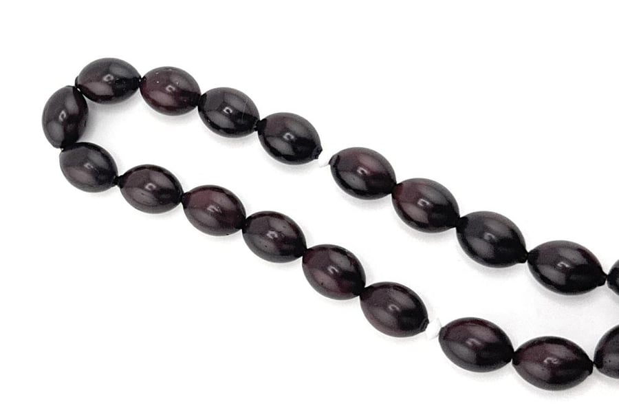 سبحة خشب جوز الكوك بلون خمري داكن