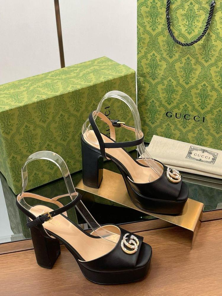 Horsbet sandal with thick sole