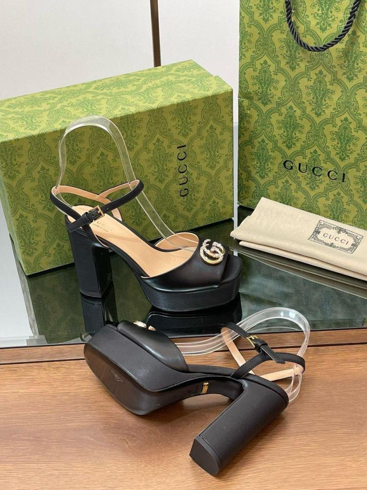Horsbet sandal with thick sole