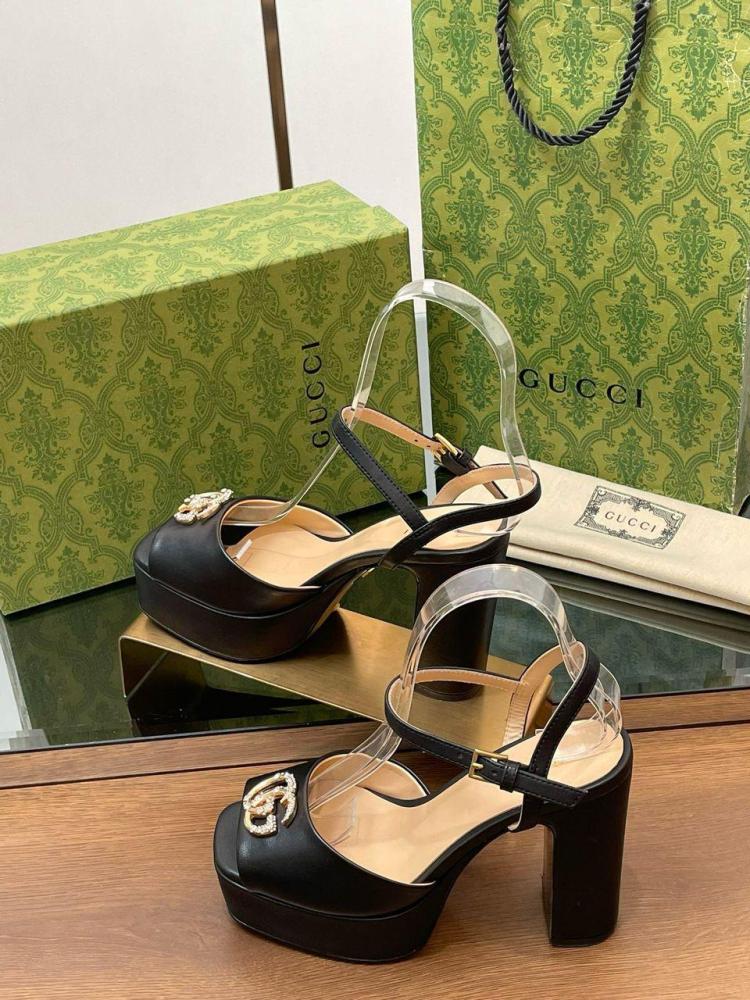 Horsbet sandal with thick sole