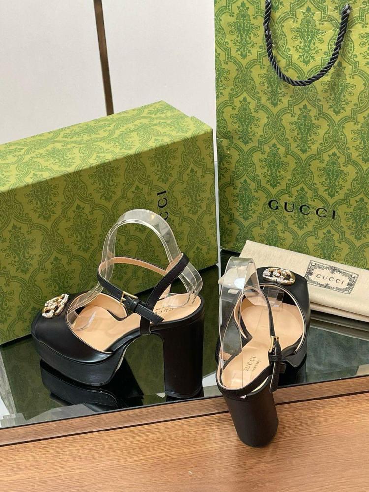 Horsbet sandal with thick sole