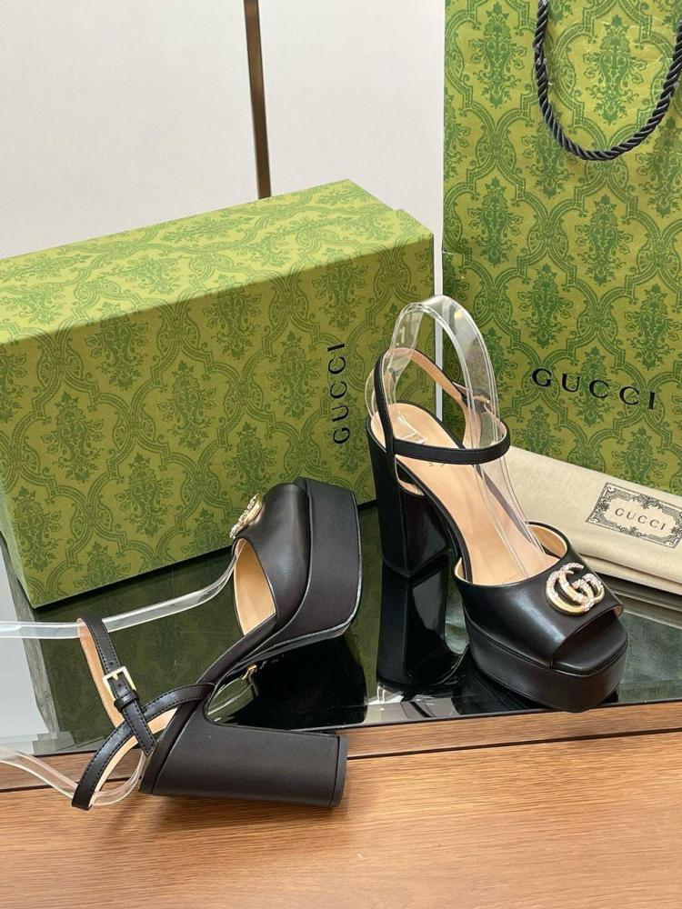 Horsbet sandal with thick sole